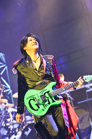 GRANRODEOが2度目の武道館公演！『GRANRODEO LIVE 2011 G6 ROCK☆SHOW ～SUPERNOVA FEVER～』レポートの画像-6