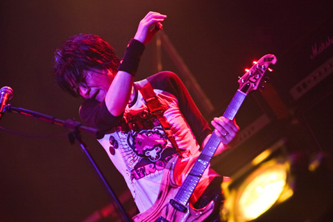 GRANRODEOが2度目の武道館公演！『GRANRODEO LIVE 2011 G6 ROCK☆SHOW ～SUPERNOVA FEVER～』レポート-13