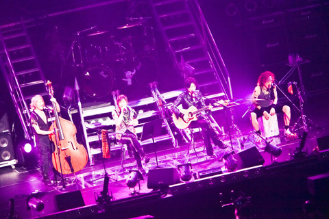 GRANRODEOが2度目の武道館公演！『GRANRODEO LIVE 2011 G6 ROCK☆SHOW ～SUPERNOVA FEVER～』レポートの画像-14