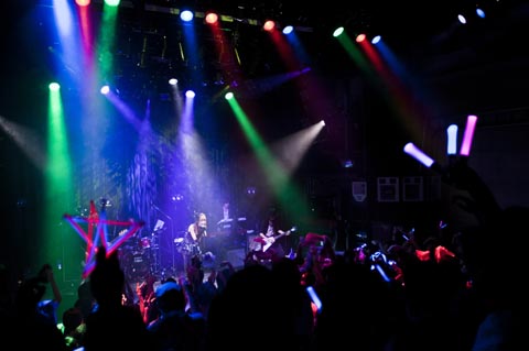 黒崎真音がデビュー一周年記念ライブ「MAON KUROSAKI LIVE 2011 FALL ～First Anniversary～」開催――自ら出演を依頼したシークレットゲストはなんとmotsu！　目指すは「アニメのOP」その夢、きっと叶うね！！
