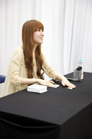 話題の歌姫がアキバに降臨!ちょうちょさん2ndシングル「Authentic symphony」発売記念イベントレポート!ちょうちょさん初のインストアイベントは、ほんわかムードでいっぱい!-8