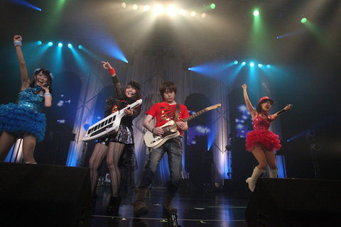 アフィリア・サーガ・イーストがZEPP TOKYOでクリスマスライブ！--「聖ナル2ndワンマンLive 2011」でオーディエンスにかけた魔法を皆さんにもおすそわけ♪の画像-4
