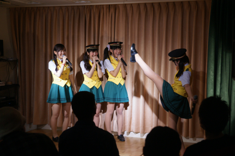 「アイドルの卵たちがいっぱいがんばってます☆」――秋葉原に現れた新名所、その名も「ネ申TOWER」をレポート-13