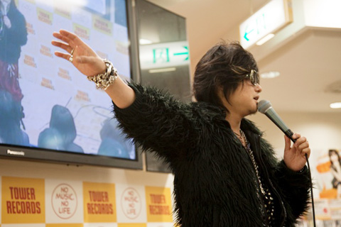 新宿タワレコで森久保祥太郎Newシングル『Mr.CLOWN』発売記念イベントが開催――「少しでも魅力を伝えられるなら」とインストアで初歌唱！-1