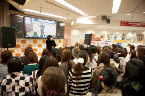 新宿タワレコで森久保祥太郎Newシングル『Mr.CLOWN』発売記念イベントが開催――「少しでも魅力を伝えられるなら」とインストアで初歌唱！-2