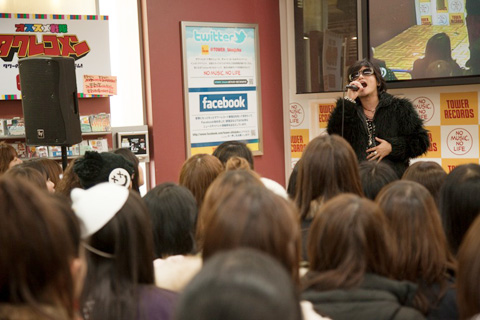 新宿タワレコで森久保祥太郎Newシングル『Mr.CLOWN』発売記念イベントが開催――「少しでも魅力を伝えられるなら」とインストアで初歌唱！-3