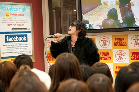 新宿タワレコで森久保祥太郎Newシングル『Mr.CLOWN』発売記念イベントが開催――「少しでも魅力を伝えられるなら」とインストアで初歌唱！-4