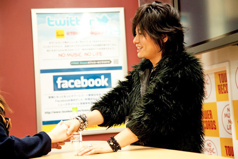 新宿タワレコで森久保祥太郎Newシングル『Mr.CLOWN』発売記念イベントが開催――「少しでも魅力を伝えられるなら」とインストアで初歌唱！-5