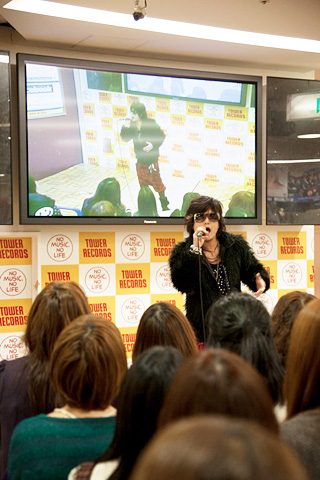 新宿タワレコで森久保祥太郎Newシングル『Mr.CLOWN』発売記念イベントが開催――「少しでも魅力を伝えられるなら」とインストアで初歌唱！-6