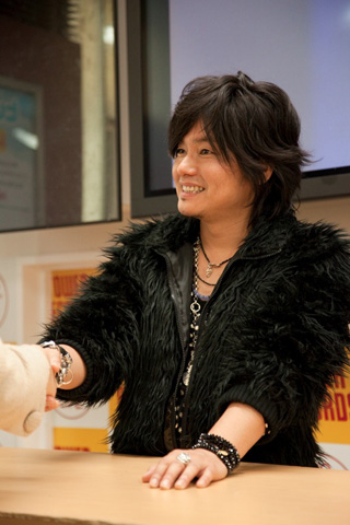 新宿タワレコで森久保祥太郎Newシングル『Mr.CLOWN』発売記念イベントが開催――「少しでも魅力を伝えられるなら」とインストアで初歌唱！-8