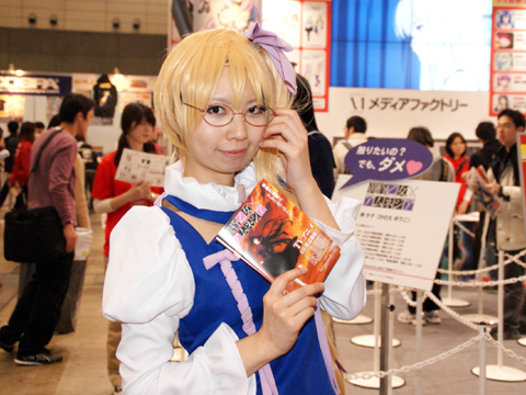 【ACE2012】メディアファクトリーブースでは、人気アニメのヒロインコスプレイヤーがお出迎え！新作グッズの販売は春新番のPVも大公開！-8