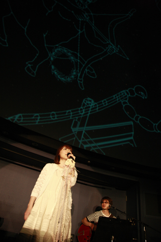 星空の下、花澤香菜さんと過ごすひと時！　1stシングル『星空☆ディスティネーション』発売記念スペシャルイベントレポート！　花澤さんが星空解説にも挑戦！-1