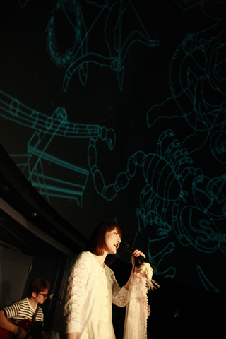 星空の下、花澤香菜さんと過ごすひと時！　1stシングル『星空☆ディスティネーション』発売記念スペシャルイベントレポート！　花澤さんが星空解説にも挑戦！-6