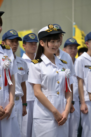 護衛艦で人気声優、上坂すみれが1日艦長体験！-2