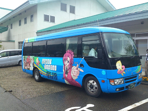 井上喜久子さんが『おねがい』シリーズの聖地・木崎湖で巡礼ツアーのバスガイド＆10周年記念イベントに出演！
