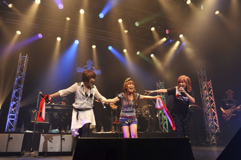 デビュー25周年の田村直美がアニソンカバーライブで会場熱狂！