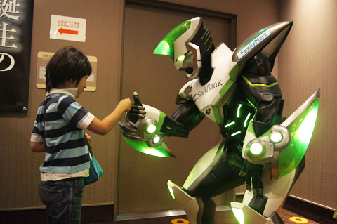 『T＆B』劇場版前売第2弾発売でヒーロー握手会が開催！-3