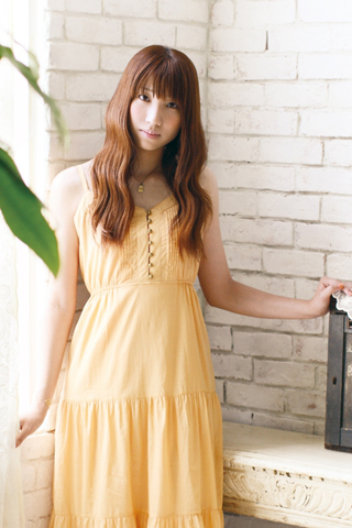 『薄桜鬼』や『二世の契り』のテーマ曲など収録の4thアルバム『てのひらあわせ』を7月25日リリースする吉岡亜衣加さんにインタビュー!-1