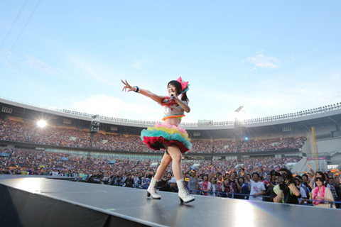 「NANA MIZUKI LIVE UNION 2012」千秋楽は千葉・QVCマリンフィールド! 終盤には花火が上がる演出も-1