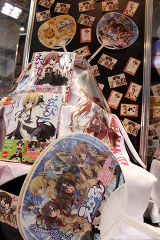 【京まふ】KADOKAWA GROUPブースの模様をレポート! 人気アニメの原作本やグッズを多数展開! 電子書籍アプリ『BOOK☆WALKER』を体験できるコーナーも有り!!-3