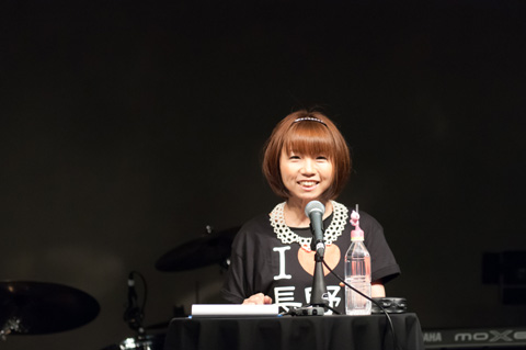 真田アサミさんのバースデーをラジオの公開録音&ライブで祝う！「真田アサミ『The Little Wings 2012』」レポート