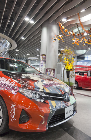 『テイルズ オブ エクシリア2』公式痛車が池袋アムラックスに出現!-10