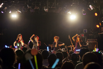 sweet ARMS ファーストライブ「すすめ!!、撃て!!、駆けろ!!」で2013年放送スタート予定のアニメ『デート・ア・ライブ』のオープニングテーマを世界初歌唱！