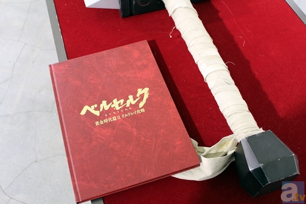 映画『ベルセルク 黄金時代篇III 降臨』の公開を記念した展示会、映画「ベルセルク 黄金時代篇」展が開催中! 実寸大「ドラゴンころし」も見れちゃいます!-17