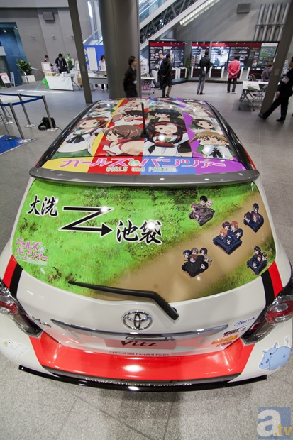 『ガールズ&パンツァー』とトヨタの公式痛車が池袋のアムラックス東京に出現！-6