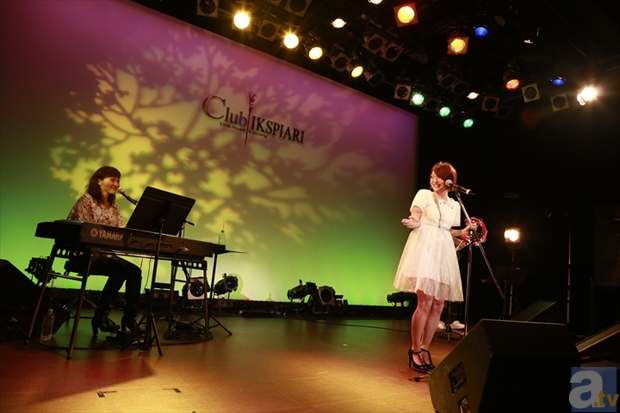 花澤香菜さん4thシングル『Silent Snow』発売記念ミニライブ＆トークイベントオフィシャルレポート！　2月20日発売1stフルアルバム『claire』のジャケットも公開!!-1