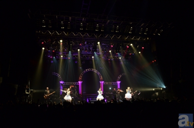 ワン、ツー、スリー(1月23日)で5周年！ 「Kalafina 5th Anniversary LIVE “oblivious”」レポートが到着！　Kalafina（カラフィナ）がデビュー後、“初”一般ライブを行ったO-EASTにてワンマンライブを開催！-2