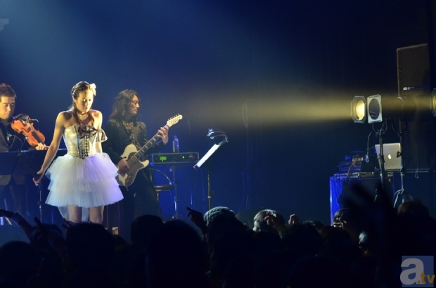 ワン、ツー、スリー(1月23日)で5周年！ 「Kalafina 5th Anniversary LIVE “oblivious”」レポートが到着！　Kalafina（カラフィナ）がデビュー後、“初”一般ライブを行ったO-EASTにてワンマンライブを開催！-4
