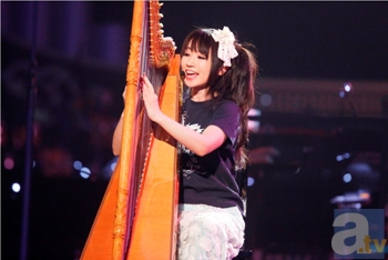 2年ぶりのフルオーケストラライブ「NANA MIZUKI LIVE GRACE 2013 -OPUS II-」が開幕！　最後には水樹奈々さん自身によるアルパ演奏も披露!!の画像-17