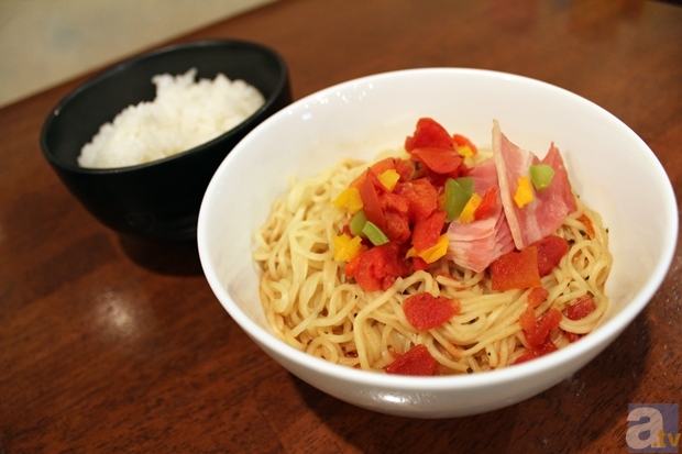 ご飯を食べて、貴方の推しメンをカフェのイメージガールにしよう！　初日から満員御礼の『ラブライブ！カフェ』をレポート！-16