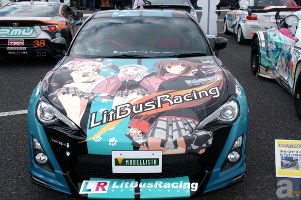 お台場に痛車大集合!?　「アニメ・ゲーム公式キャラクターマシン大集合祭 in D1グランプリ」レポート！　ウルトラセブン撮影会やm.o.v.e新曲ライブも開催！-5