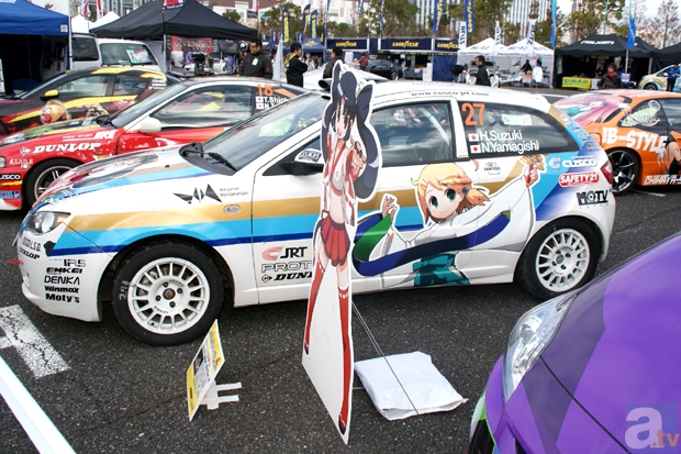 お台場に痛車大集合!?　「アニメ・ゲーム公式キャラクターマシン大集合祭 in D1グランプリ」レポート！　ウルトラセブン撮影会やm.o.v.e新曲ライブも開催！-9