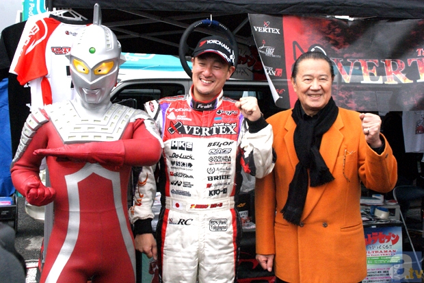 お台場に痛車大集合!?　「アニメ・ゲーム公式キャラクターマシン大集合祭 in D1グランプリ」レポート！　ウルトラセブン撮影会やm.o.v.e新曲ライブも開催！-20