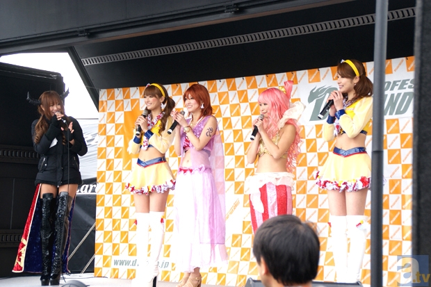 お台場に痛車大集合!?　「アニメ・ゲーム公式キャラクターマシン大集合祭 in D1グランプリ」レポート！　ウルトラセブン撮影会やm.o.v.e新曲ライブも開催！-21