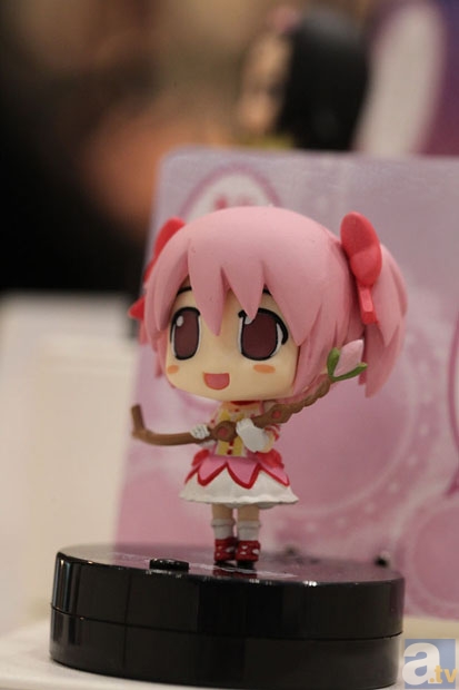 【WF2013冬】ムービックブースフォトレポその２！　ガールズ＆パンツァー、ひだまりスケッチ×ハニカム、偽物語、ペルソナ４などのフィギュアを紹介！　-25