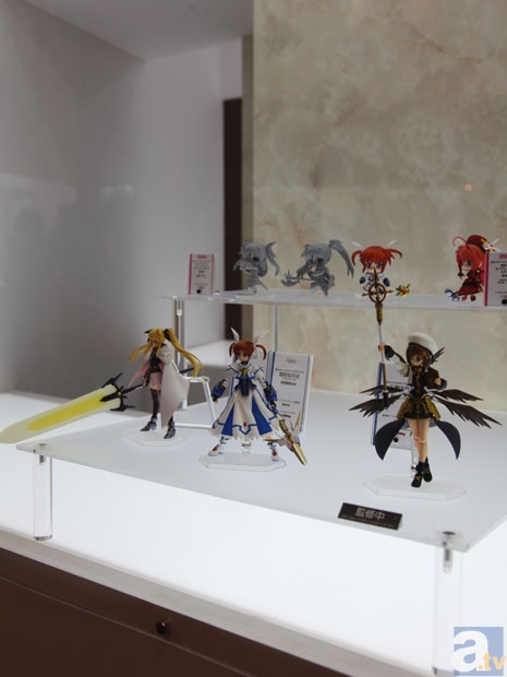 【WF2013冬】グッドスマイルカンパニーブース　フォトレポその12！　マブラヴ オルタナティブ、魔法少女まどか☆マギカ、ひだまりスケッチ×ハニカム、魔法少女リリカルなのはなどのフィギュアを紹介！　-30