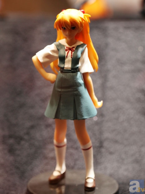 【WF2013冬】海洋堂ブース　フォトレポその２！　偽物語、ヱヴァンゲリヲン新劇場版、よつばと！、ダンボーなどのフィギュアを紹介！　-10