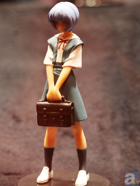 【WF2013冬】海洋堂ブース　フォトレポその２！　偽物語、ヱヴァンゲリヲン新劇場版、よつばと！、ダンボーなどのフィギュアを紹介！　-11