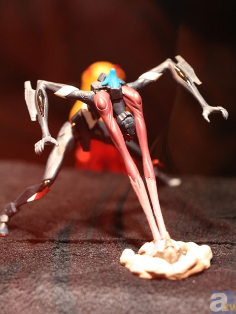 【WF2013冬】海洋堂ブース　フォトレポその２！　偽物語、ヱヴァンゲリヲン新劇場版、よつばと！、ダンボーなどのフィギュアを紹介！　-13