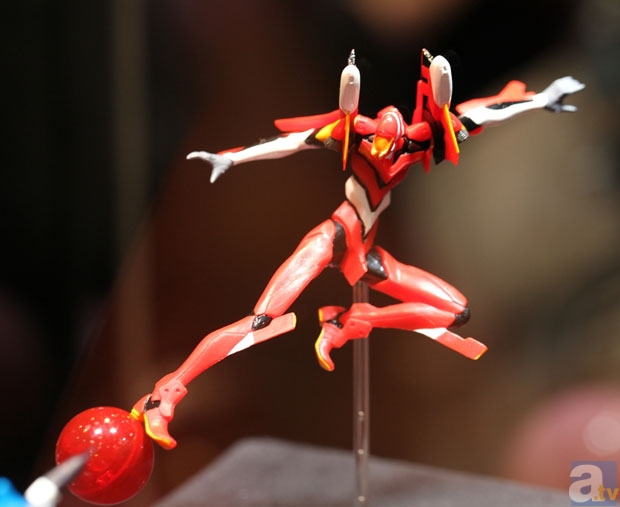 【WF2013冬】海洋堂ブース　フォトレポその２！　偽物語、ヱヴァンゲリヲン新劇場版、よつばと！、ダンボーなどのフィギュアを紹介！　-14