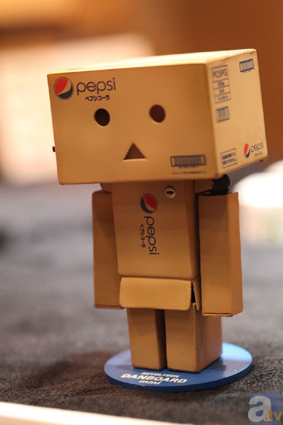 【WF2013冬】海洋堂ブース　フォトレポその２！　偽物語、ヱヴァンゲリヲン新劇場版、よつばと！、ダンボーなどのフィギュアを紹介！　-26