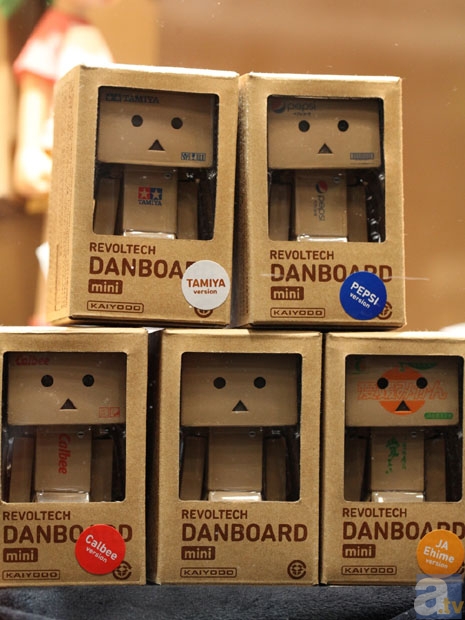 【WF2013冬】海洋堂ブース　フォトレポその２！　偽物語、ヱヴァンゲリヲン新劇場版、よつばと！、ダンボーなどのフィギュアを紹介！　-31