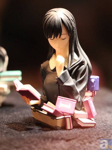 【WF2013冬】海洋堂ブース　フォトレポその２！　偽物語、ヱヴァンゲリヲン新劇場版、よつばと！、ダンボーなどのフィギュアを紹介！　-34