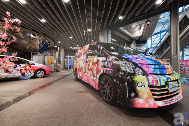 「アムラックス東京」に注目度バツグンの『ラブライブ！』公式痛車が2台出現！　試乗車もあるよ♪-17