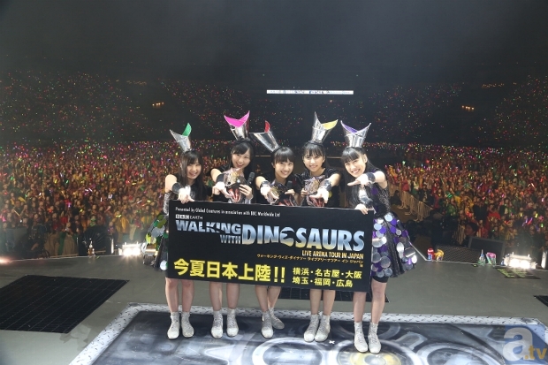 恐竜もライブに参加!? 「ももクロ春の一大事2013 西武ドーム大会~星を継ぐもも Peach for the Stars~」オフィシャルレポートが到着!-1