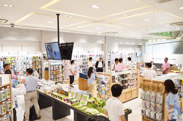 スマホ系ゲームのグッズが盛りだくさん！　8月2日オープンの「AppBank Store 新宿」をレポート-2